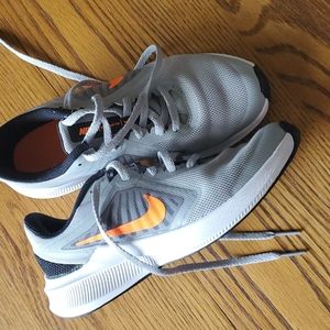 Boys Nike running shoes size youth 3.5